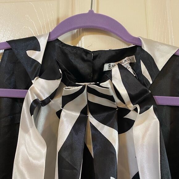 Black & White sleeveless blouse with tie - Picture 2 of 8